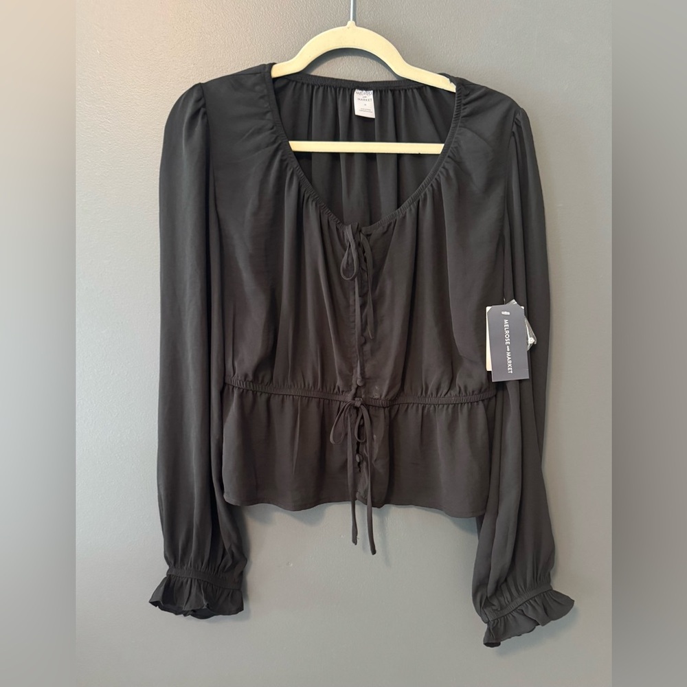 Melrose Market Black Puff Sleeve Peplum Tie Front Top. New with tags. Medium.